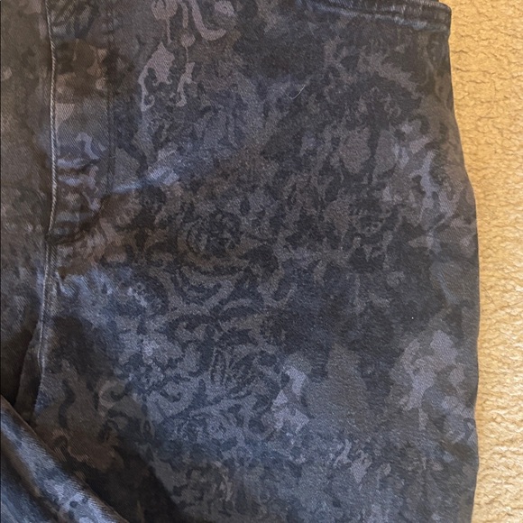 Gloria Vanderbilt Black Floral Charcoal Gloria Vanderbilt Amanda Stretch Jeans. - Picture 2 of 6